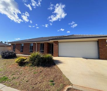 Spacious, Stylish & Move-In Ready – 4-Bedroom Family Home! - Photo 2
