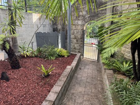 Generous Three Bedroom & Three Outdoor area Townhouse - Photo 3