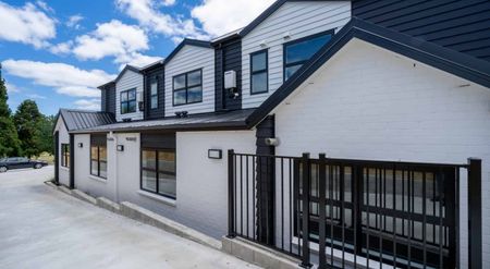 Self Contained Rooms - Opposite the Hospital - Photo 3