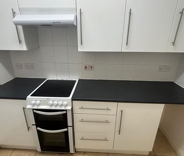 2 bedroom semi-detached house to rent - Photo 6