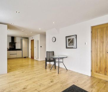 4 bedroom semi-detached house to rent - Photo 2