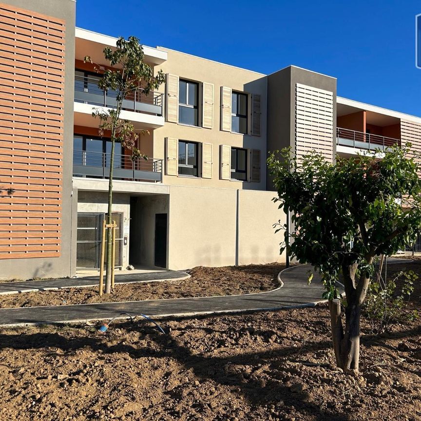 Location Appartement 1 pièce 18m² HYERES 83400 - Photo 1