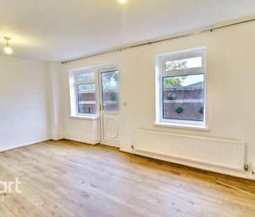 3 bedroom end of terrace house to rent - Photo 3