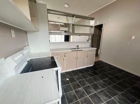 Charming Two-Bedroom Home in Trentham School Zone - Photo 2