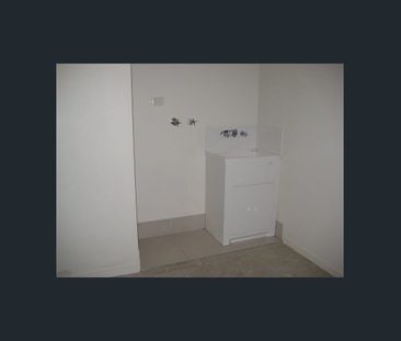 Beautiful 3-Bedroom Duplex in Family-Friendly Oxenford - Photo 4