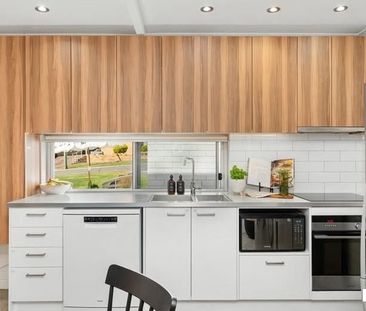 Charming 2-Bedroom Rental House in Greenslopes - Your Serene Retrea... - Photo 1