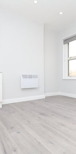 Studio Flat, Honley Road, SE6 - Photo 1