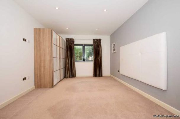 2 bedroom property to rent in Salford - Photo 1