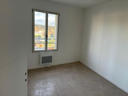 Location Appartement 3 pièces 50m² POURRIERES 83910 - Photo 4