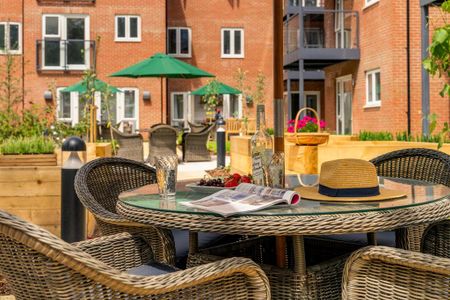 1 bedroom retirement property to rent - Photo 2