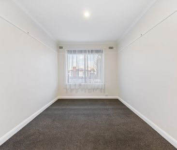 Modern Comfort in Prime Wendouree Location - Photo 2