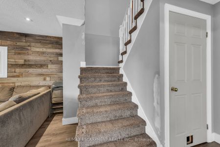 Detached Home For Lease | X8126576 - Photo 5