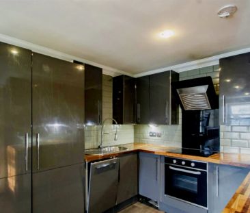 7 Bed 2 Bath - Photo 6