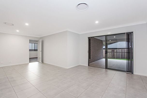 Spacious Family Home!! - Photo 1