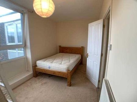 3 bedroom flat to rent - Photo 3