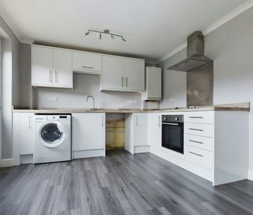 Terraced House to rent on - Photo 6