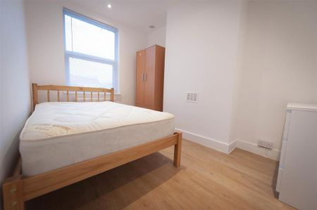 4 bedroom terraced house to rent - Photo 3