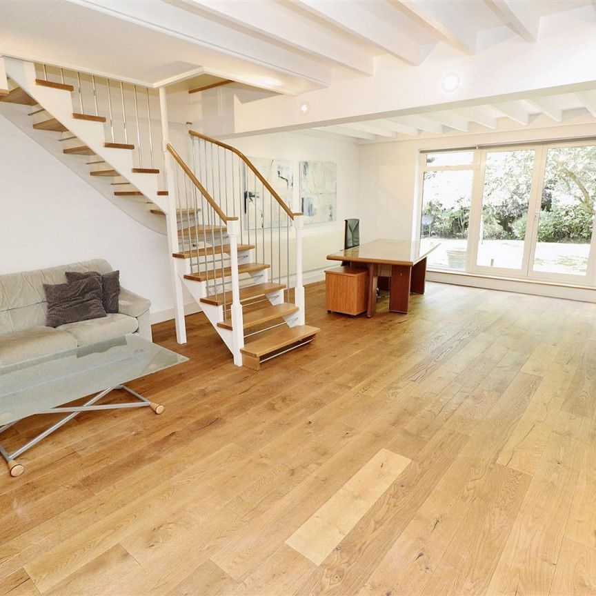 Barnet Lane, Elstree, Borehamwood - Photo 1