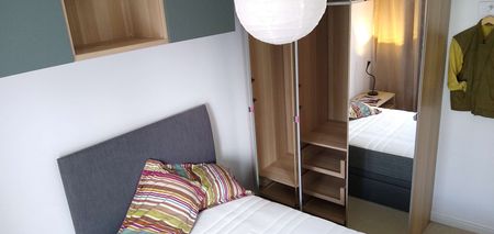 Quality Renovated House Share by sea for Career Climbers - Photo 3