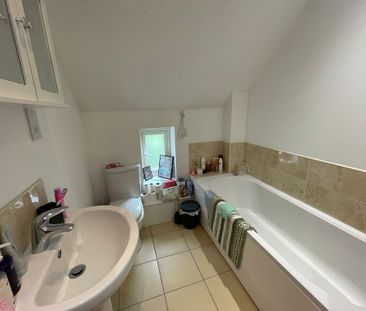 3 bedroom Semi-Detached House to let - Photo 2