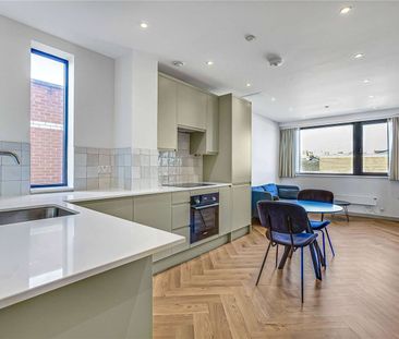 A modern one bedroom apartment in a new build development with a gy... - Photo 5