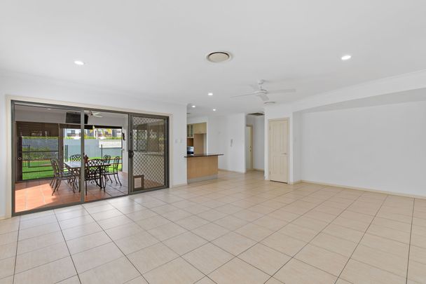 532 Oyster Cove Promenade, Helensvale. - Photo 1