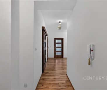 "Moderní, světlý byt 3+kk s výhledem do zeleně bydlení ve městě při... - Photo 2