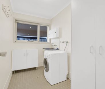 Comfortable, Contemporary and Centrally Located! - Photo 3