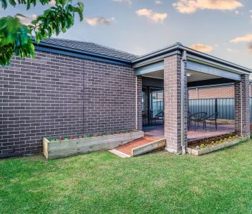 “WALKING DISTANCE TO ALL AMENITIES - Heart of Craigieburn!” - Photo 1