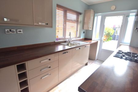 2 bedroom terraced house to rent - Photo 3