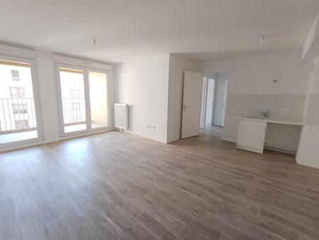 location Appartement T4 DE 76.9m² À BOBIGNY - Photo 2