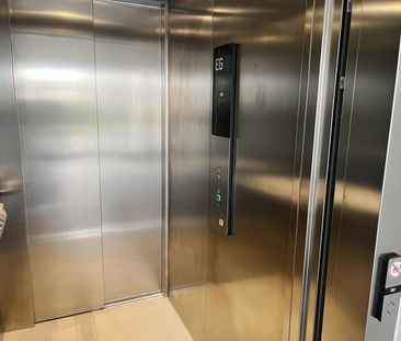 Heiligkreuzviertel: Dreizimmerwohnung mit EBK, Balkon und Stellplatz - Photo 1