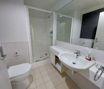 Recently Renovated Apartment - Photo 6