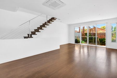 8/138A Hoffmans Road, Essendon VIC 3040 - Photo 2