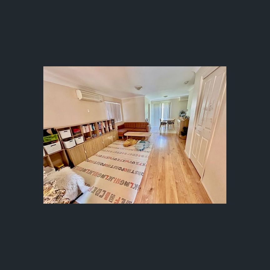 Modern Townhouse, Great Complex, Fabulous location & New Timber flooring!！ - Photo 1