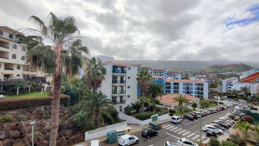 Comfortable one-bedroom flat for rent, furnished and equipped in El Botánico, Puerto de La Cruz. Terrace, swimming pool and garage. - Photo 1
