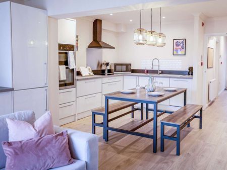 Premium en-suite rooms in calm, newly refurbished home Room 02 - Photo 2