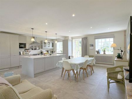 6 bedroom detached house to rent - Photo 3