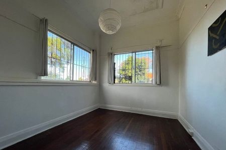 Spacious Two-Bedroom Flat with Ample Parking in Summer Hill - Photo 3