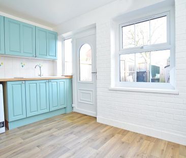 2 bedroom terraced house to rent - Photo 4