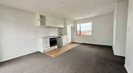 Three bedroom home with garage - Photo 3