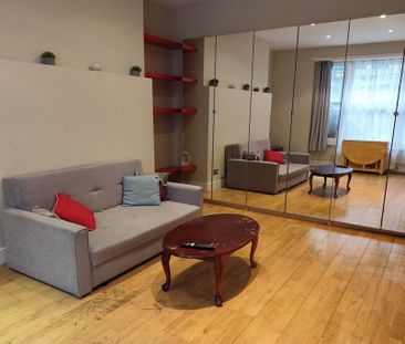 Studio to rent - Photo 1