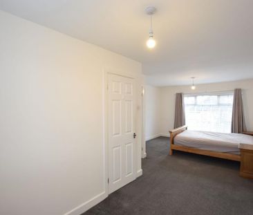 4 bedroom semi-detached house to rent - Photo 4