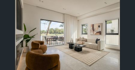 Ideally located family home with a versatile floor plan - Photo 2