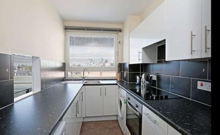 This spacious one bedroom one bathroom apartment is set on the sixth floor of this superbly located building in the heart of Westminster with a fantastic view. - Photo 5