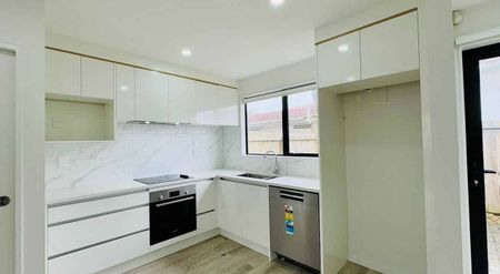 3 Bedroom + 2 Bathrooms Townhouse - Photo 3