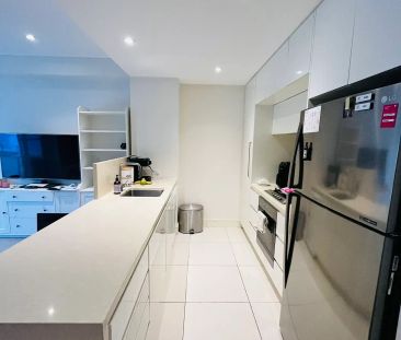 Stylish Apartment Living Surrounded by Waterfront Serenity - Photo 5