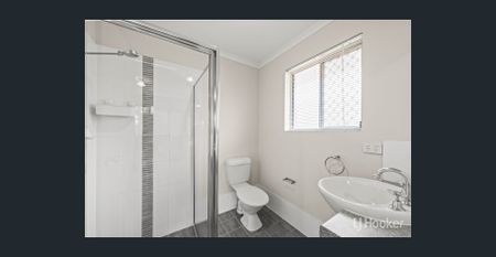 Modern Family Living in the Heart of Munno Para! - Photo 5