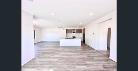 Light-filled Spacious 4 Bedroom House in the Heart of Wyndham Vale - Photo 5