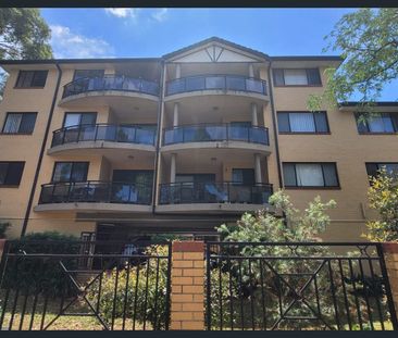 Modern 2-Bedroom Apartment! Next to Stockland Shopping Centre - Photo 3